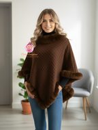 Poncho cape tricotée avec garniture en fausse fourrure